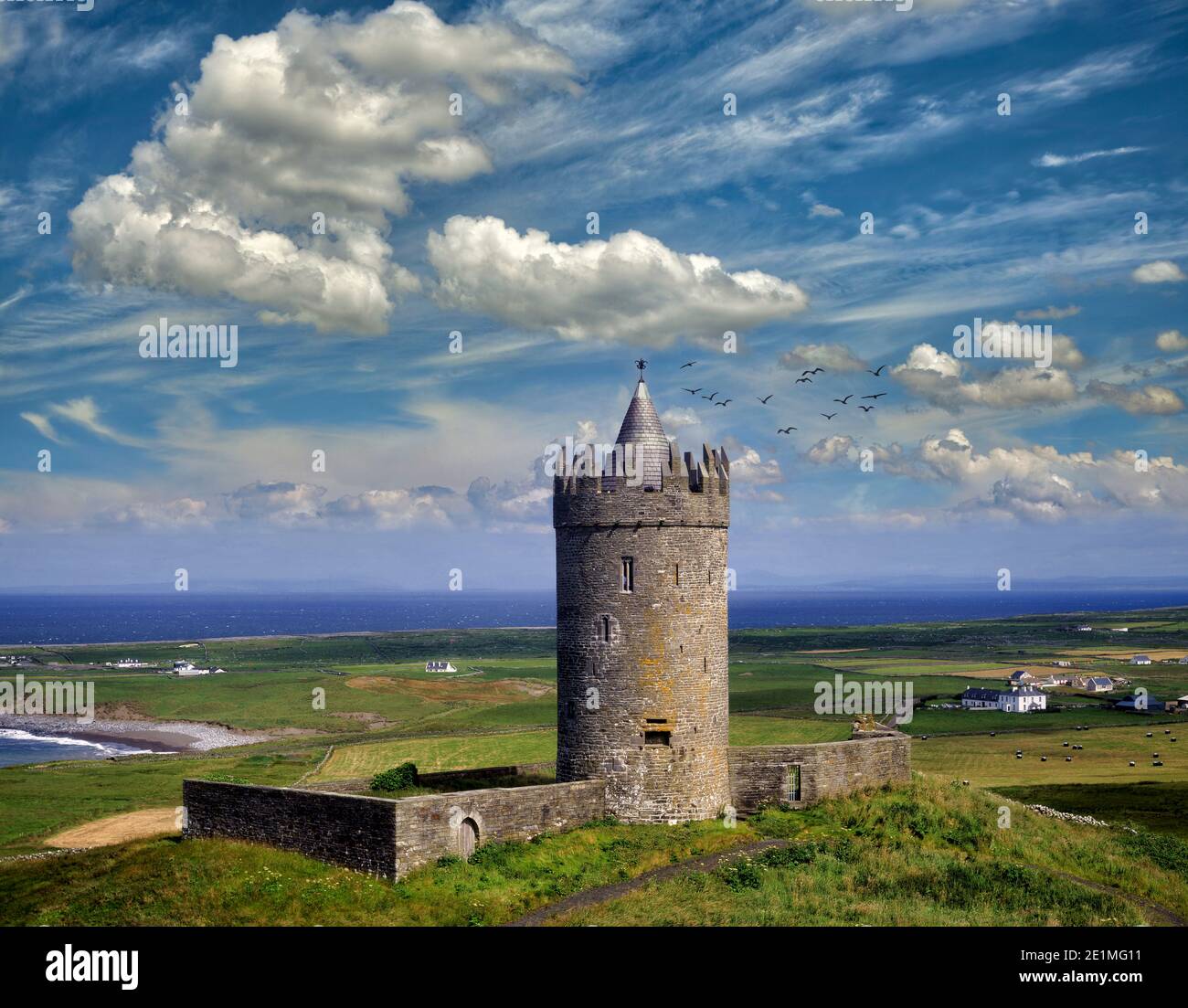 IRL - CO. CLARE: Château de Doonagore à Doolin Banque D'Images