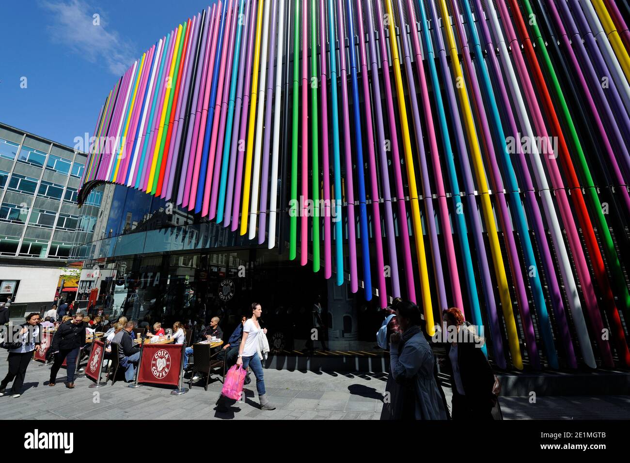 Liverpool ONE est un complexe commercial, résidentiel et de loisirs de Liverpool, en Angleterre, appartenant au groupe Grosvenor. Avec ses magasins Debenhams et John Lewis. Banque D'Images