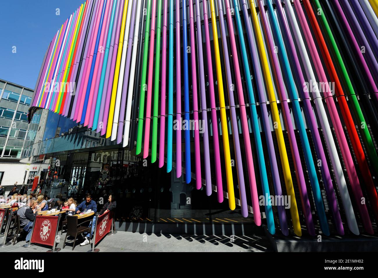 Liverpool ONE est un complexe commercial, résidentiel et de loisirs de Liverpool, en Angleterre, appartenant au groupe Grosvenor. Avec ses magasins Debenhams et John Lewis. Banque D'Images