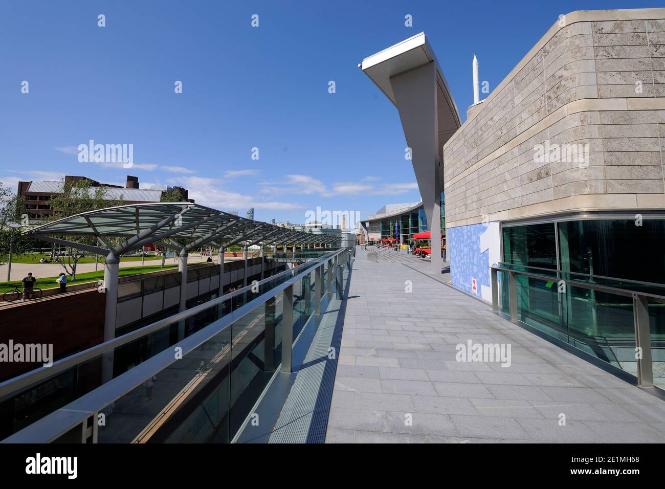 Liverpool ONE est un complexe commercial, résidentiel et de loisirs de Liverpool, en Angleterre, appartenant au groupe Grosvenor. Avec ses magasins Debenhams et John Lewis. Banque D'Images