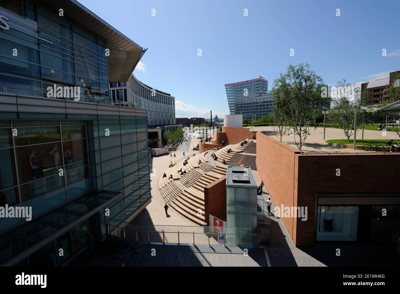 Liverpool ONE est un complexe commercial, résidentiel et de loisirs de Liverpool, en Angleterre, appartenant au groupe Grosvenor. Avec ses magasins Debenhams et John Lewis. Banque D'Images