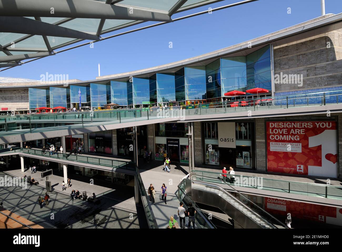 Liverpool ONE est un complexe commercial, résidentiel et de loisirs de Liverpool, en Angleterre, appartenant au groupe Grosvenor. Avec ses magasins Debenhams et John Lewis. Banque D'Images