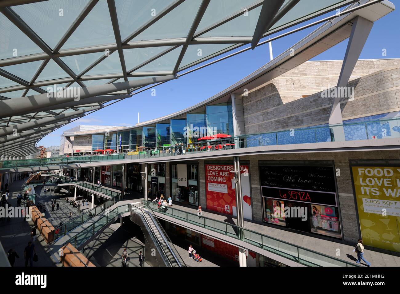 Liverpool ONE est un complexe commercial, résidentiel et de loisirs de Liverpool, en Angleterre, appartenant au groupe Grosvenor. Avec ses magasins Debenhams et John Lewis. Banque D'Images