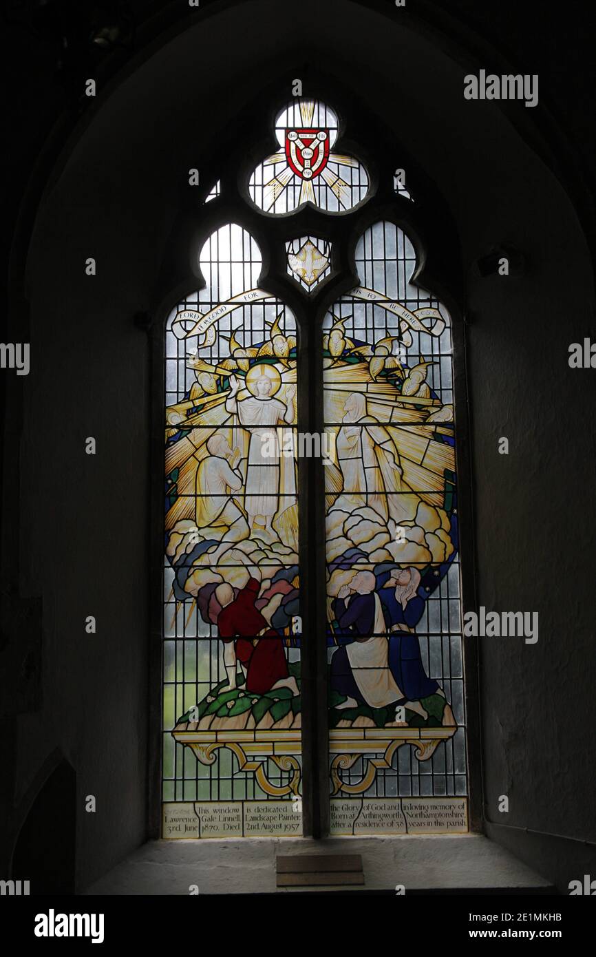 Un vitrail moderne de Christopher Webb représentant la transfiguration du Christ; Église de St Andrew, Letheringsett, Norfolk Banque D'Images