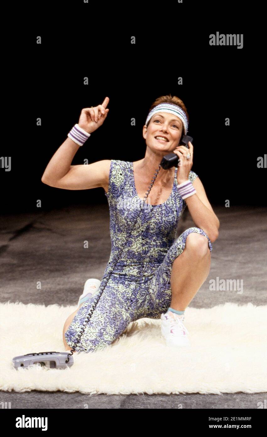 Jenny Seagrove (Bett) dans KING LEAR À NEW YORK par Melvyn Bragg au Chichester Festival Theatre, West Sussex, Angleterre 08/07/1992 Set design: Simon Higlett costumes: Binnie Bowerman éclairage: Bill Bray directeur: Patrick Garland Banque D'Images