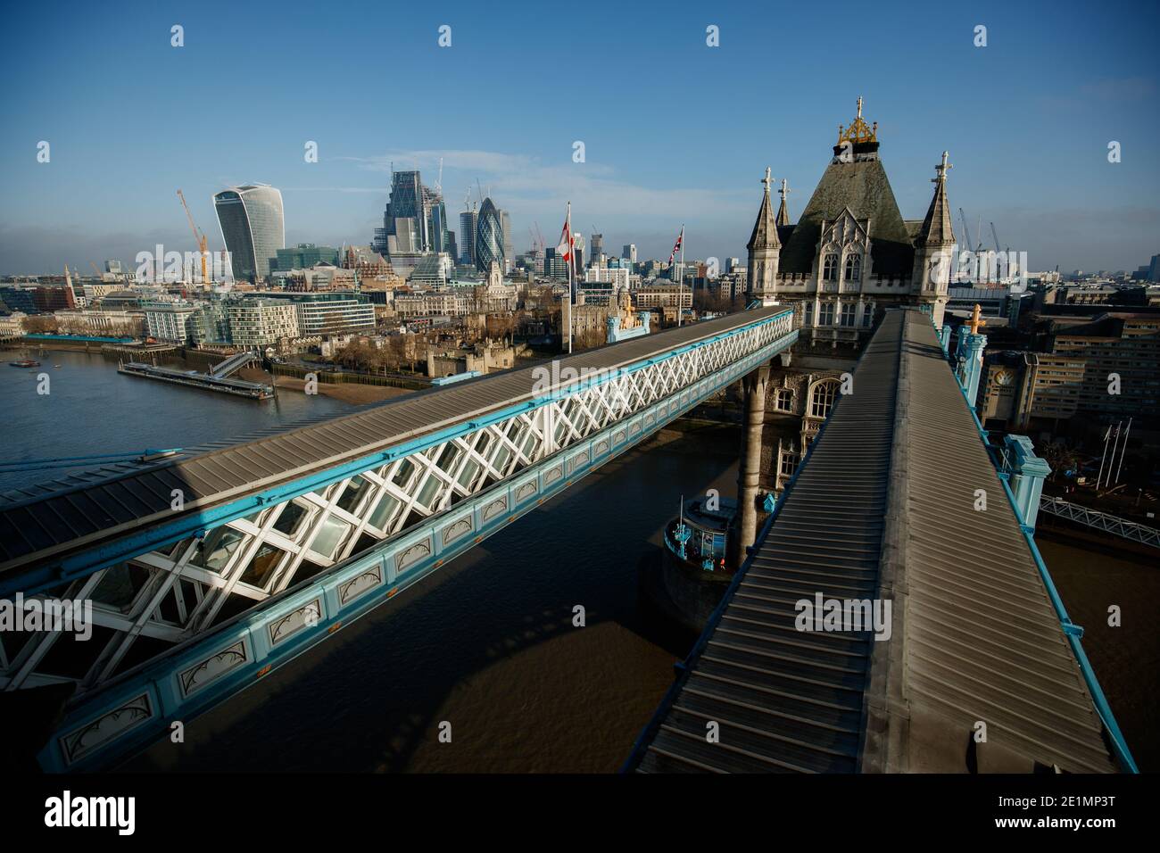 Vue depuis le haut du Tower Bridge de Londres Banque D'Images