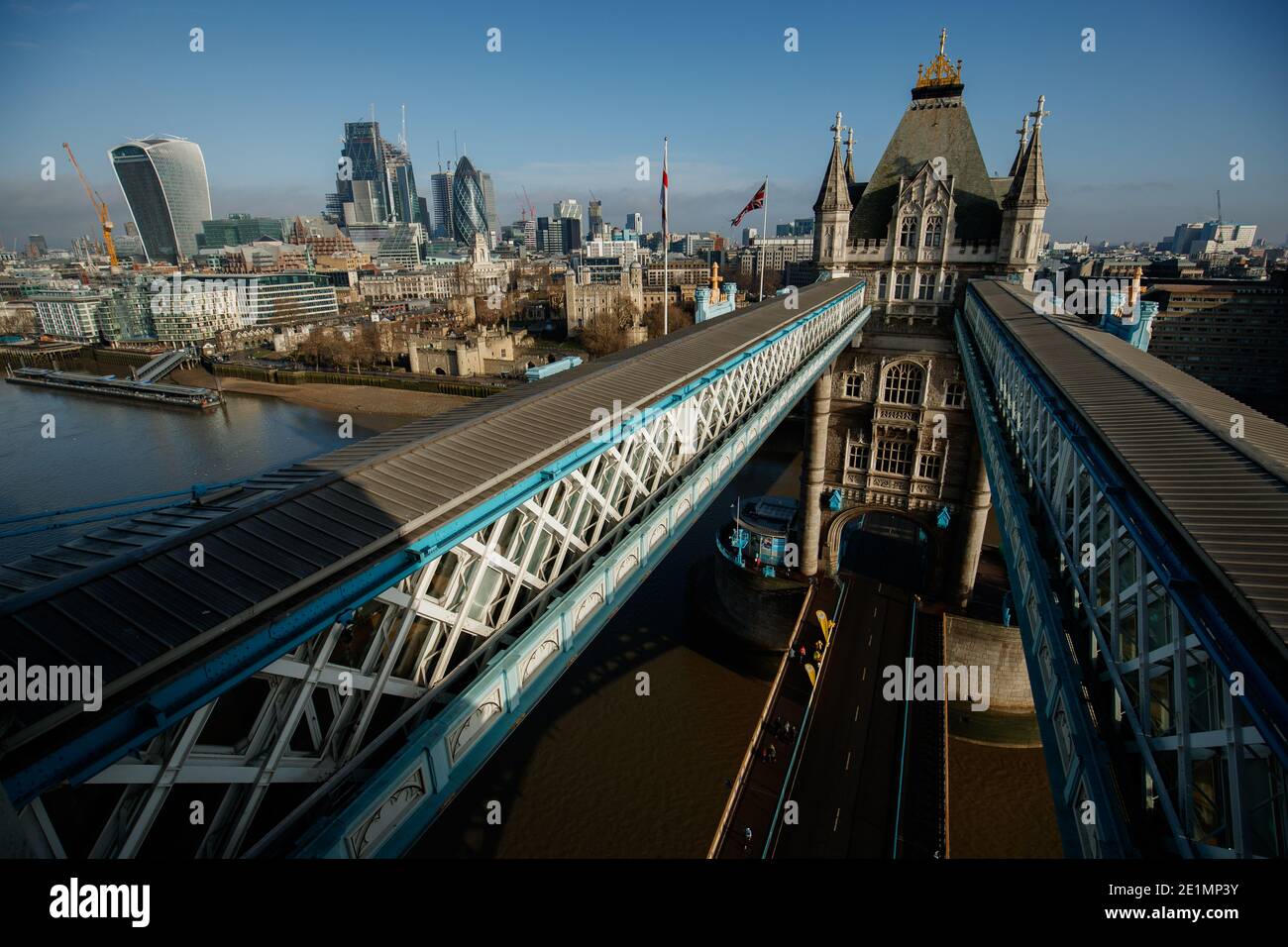 Vue depuis le haut du Tower Bridge de Londres Banque D'Images