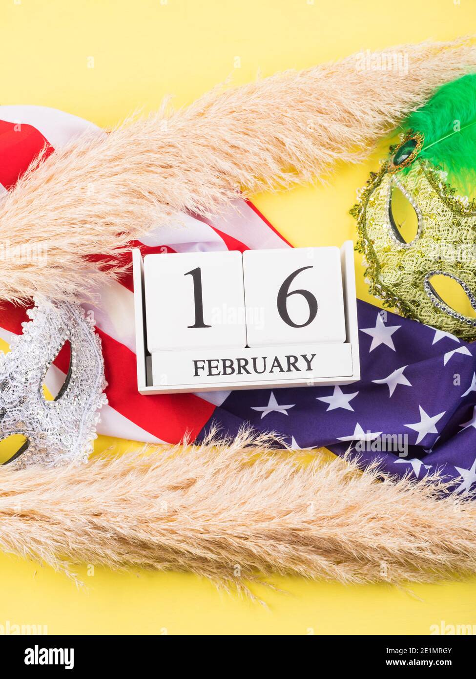 Masques Mardi gras avec drapeau américain et calendrier Banque D'Images