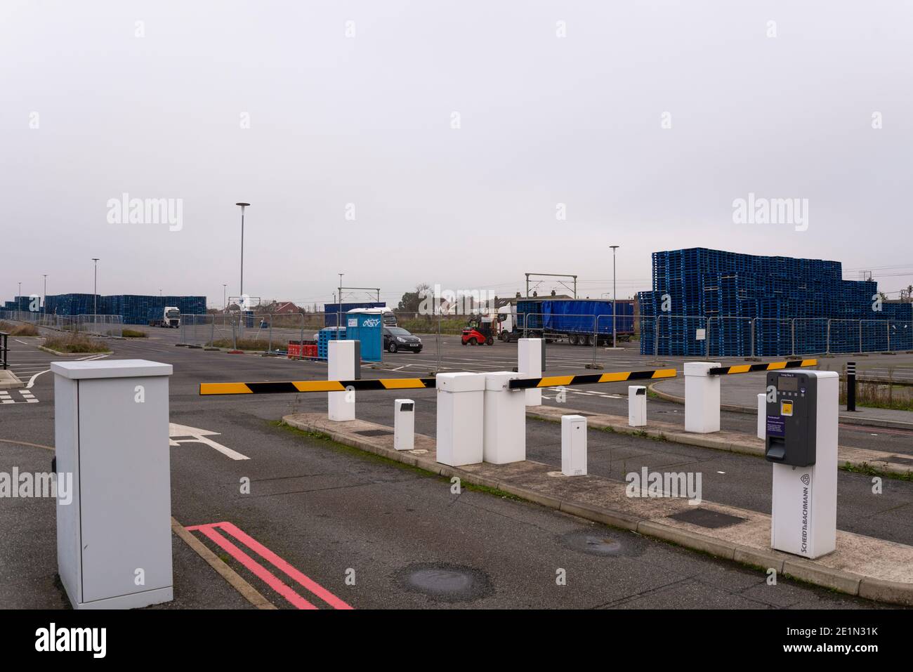 Avec presque aucun vol utilisant l'aéroport de Londres Southend, Essex, Royaume-Uni, Stobart Group a utilisé un parking pour louer le stockage des palettes CHEP Banque D'Images