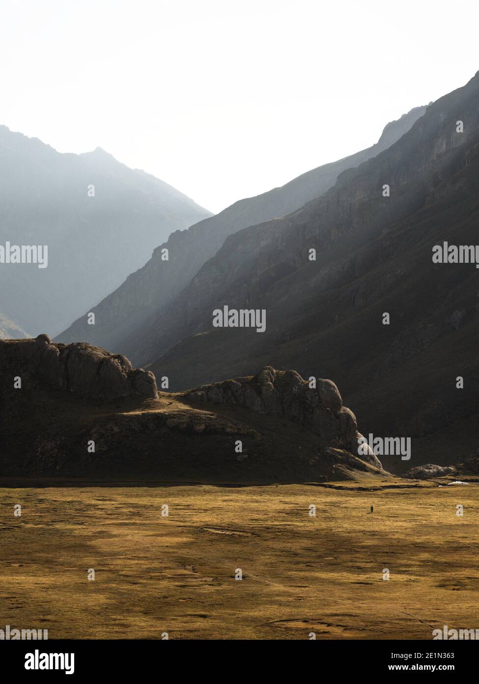 Vue panoramique de Cordillera Huayhuash circuit sentier paysage andes montagne alpine Ancash Huanuco Pérou Amérique latine du Sud Banque D'Images
