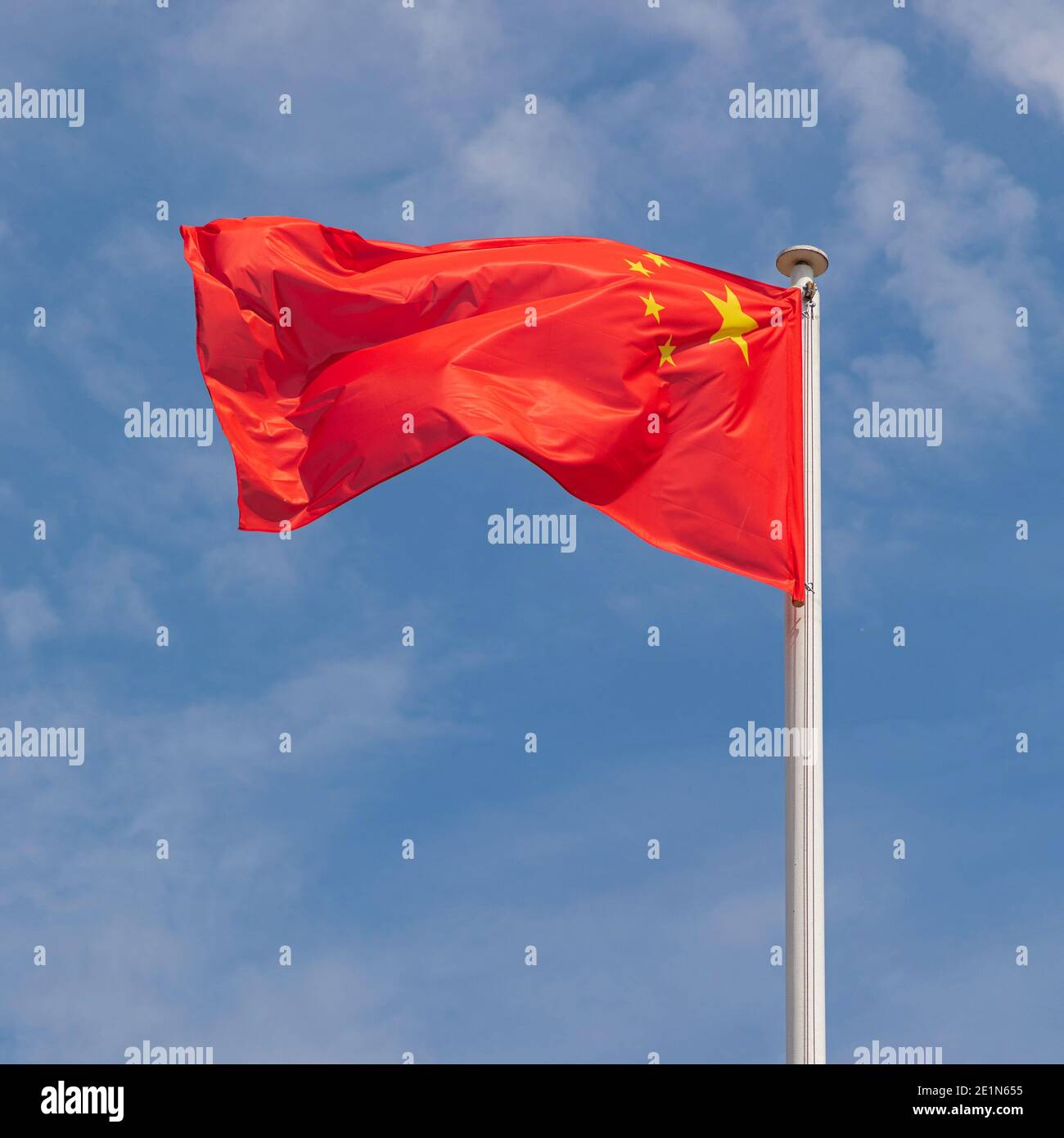 Drapeau national de la République populaire de Chine Sunny Day Banque D'Images