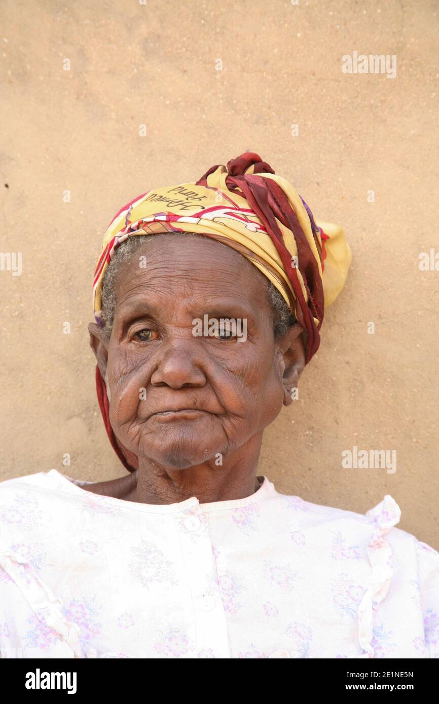 Portrait d'une femme aveugle, âgée, nord du Ghana, Afrique de l'Ouest Banque D'Images