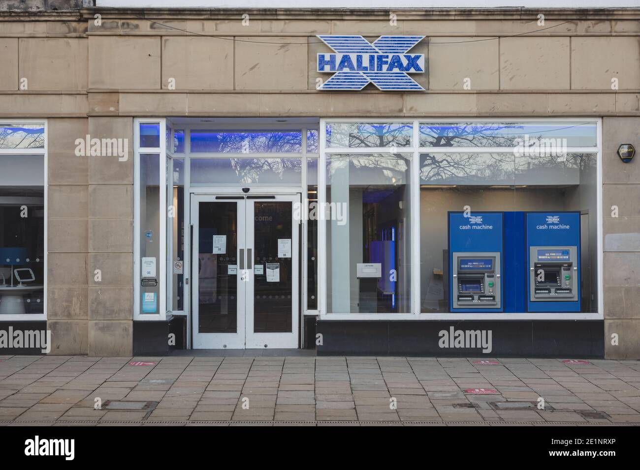 Édimbourg, Écosse - 8 2021 janvier : fermeture de la succursale de la banque Halifax sur Princes Street à Édimbourg pendant le confinement de Covid-19. Banque D'Images