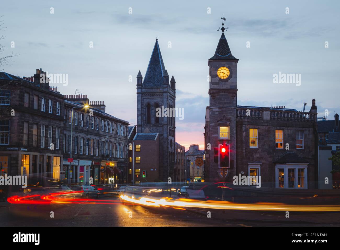 Édimbourg, Écosse - 5 2016 mai : paysage de rue nocturne du quartier Stockbridge à newtown Edinburgh, Écosse. Banque D'Images