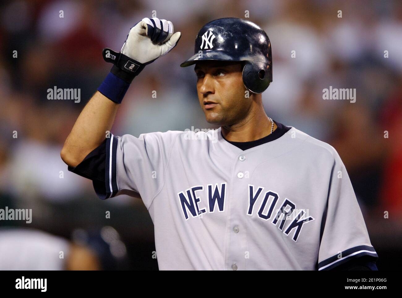 Derek Jeter des New York Yankees pendant la perte de 8-6 aux Los Angeles Angels d'Anaheim à Angel Stadium à Anaheim, en Californie, le samedi 23 juillet 200 Banque D'Images