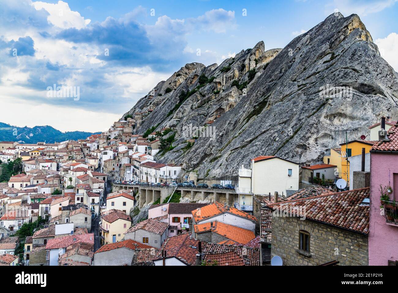 Le village pittoresque de Pietrapertosa sur les rochers pittoresques des Apennines Dolomiti Lucane, Basilicate, Italie Banque D'Images