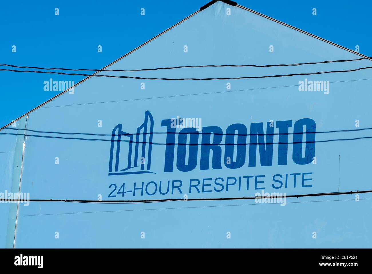 Toronto, Canada- 14 novembre 2020 : un panneau de site de répit de 24 heures est vu à Toronto, Canada. Banque D'Images