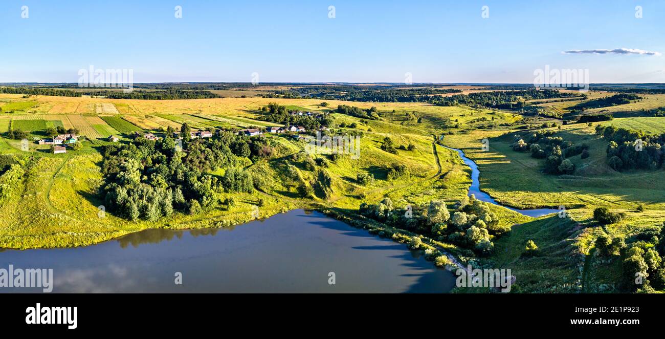 Vue aérienne de Maloe Gorodkovo, un village typique de l'Upland de Russie centrale, région de Kursk en Russie Banque D'Images