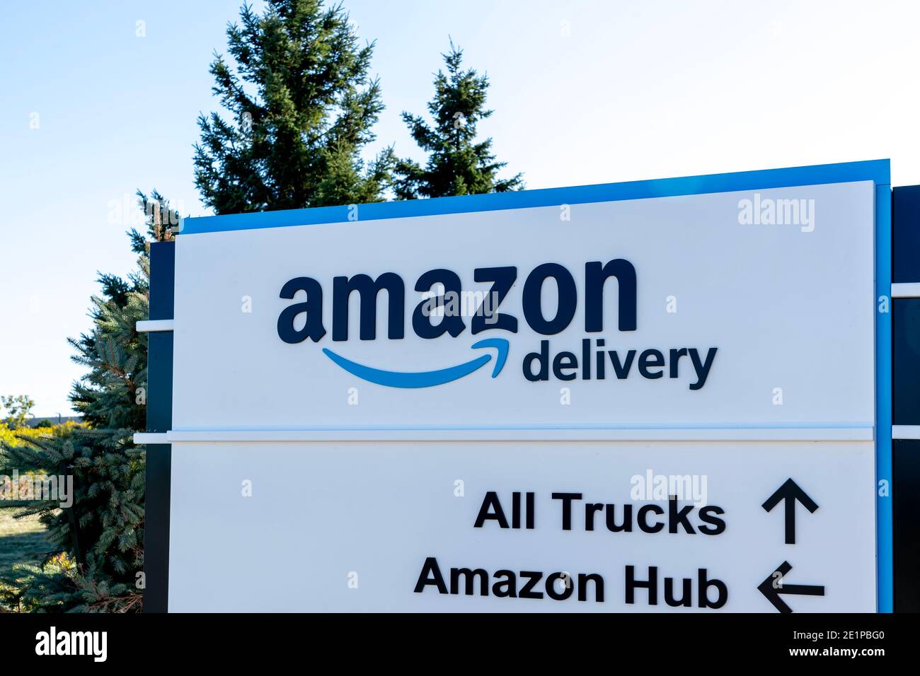 Whitby, on, Canada - le 20 septembre 2020 : un panneau de station de  livraison Amazon est visible à Whitby, Ontario, Canada, le 20 septembre  2020 Photo Stock - Alamy