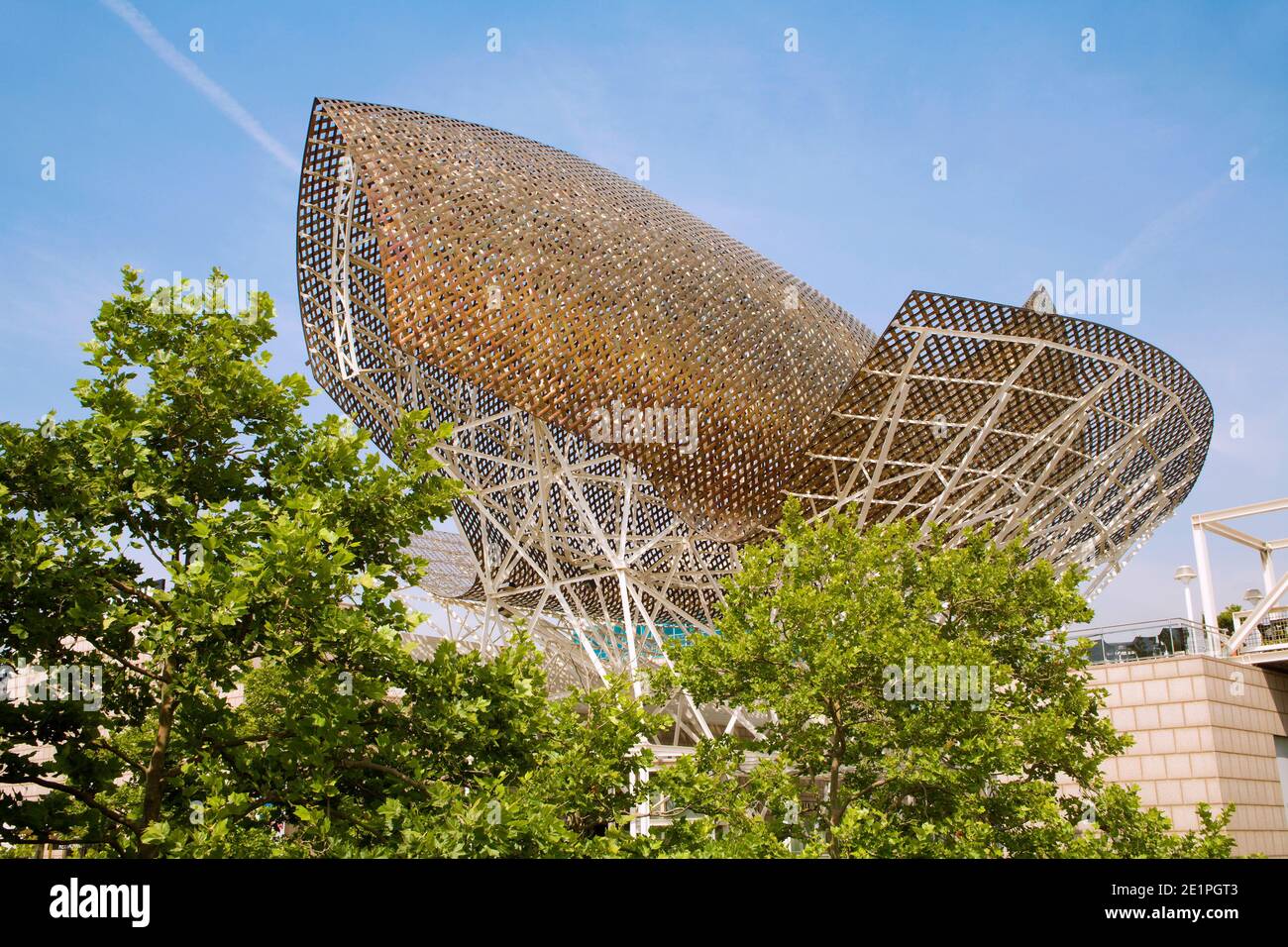 BARCELONE, ESPAGNE - JUNY 4, 2009: La sculpture moderne Golden Fisch de Frank Gehry Banque D'Images