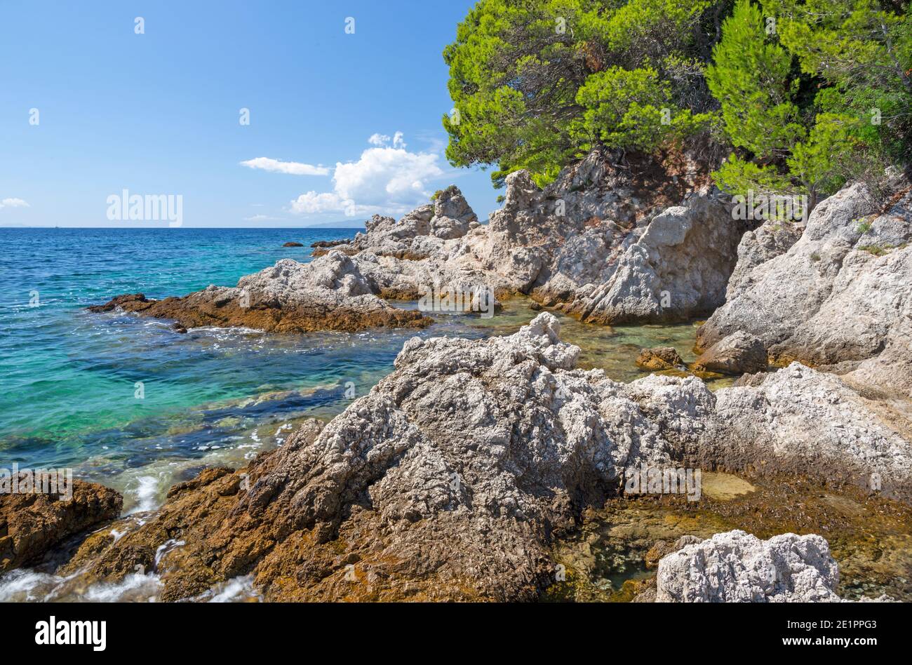 Croatie - La côte de la péninsule de Peliesac près de Zuliana village Banque D'Images