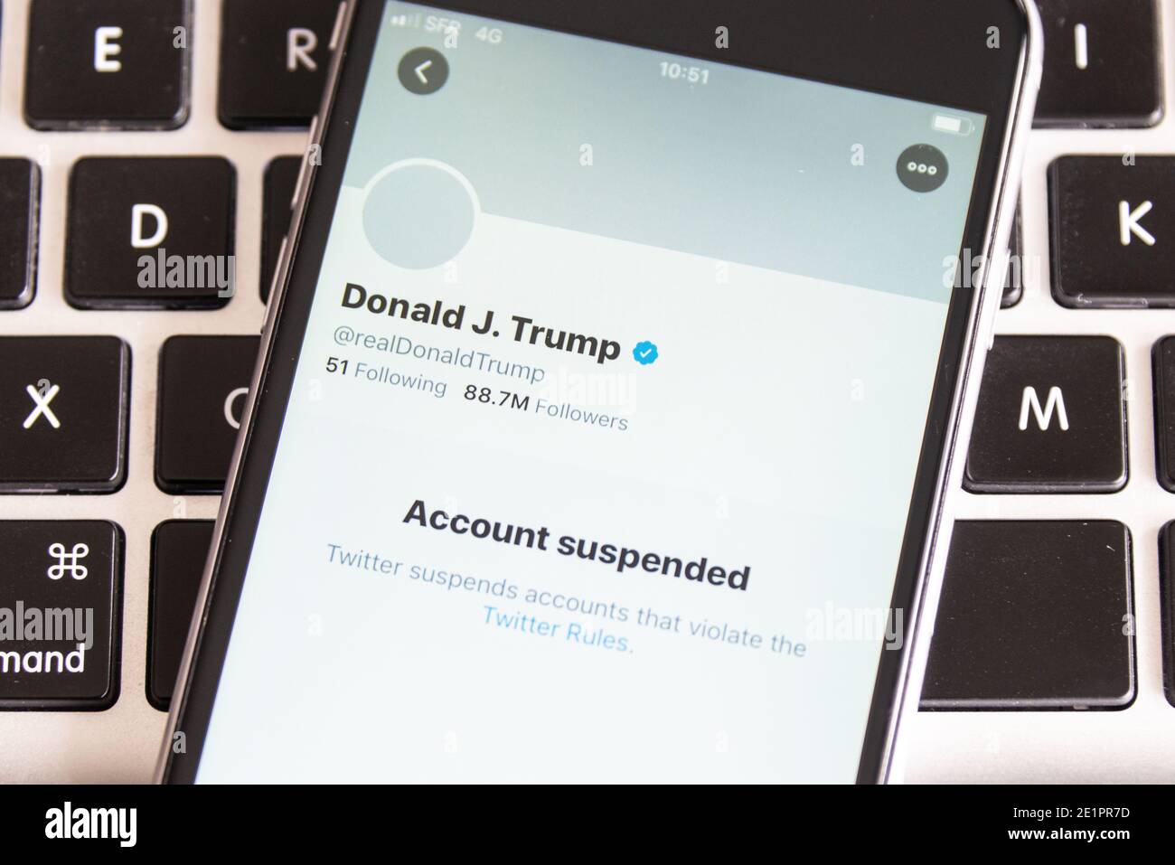 Le président AMÉRICAIN Donald Trump a été définitivement suspendu de Twitter Banque D'Images