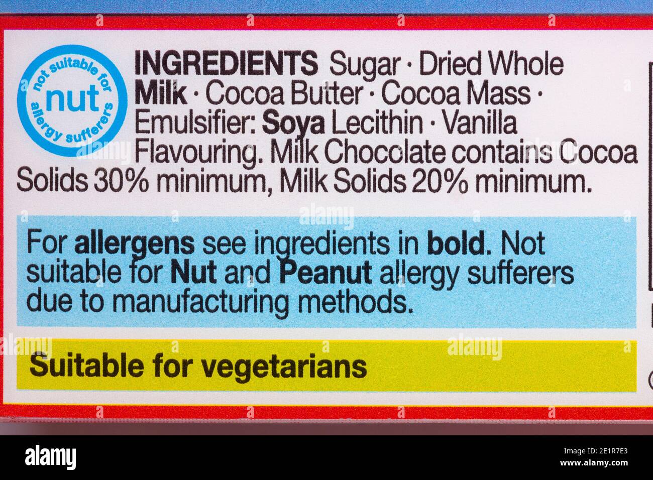 Liste des ingrédients sur une boîte de bottes Paddington Wellington au chocolat au lait bottes wellington en chocolat au lait creux ne convient pas aux allergies aux noix victimes Banque D'Images