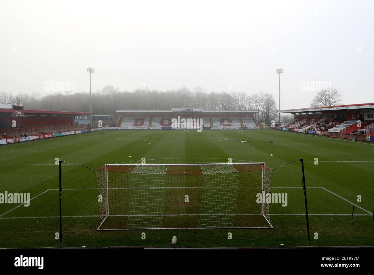 Vue générale des stands vides à l'intérieur du stade Lamex, avant le troisième tour de la coupe Emirates FA au stade Lamex, Stevenage. Banque D'Images