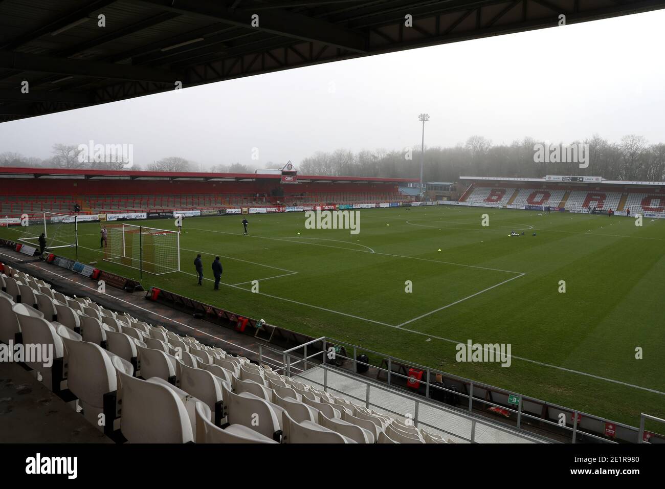 Vue générale des stands vides à l'intérieur du stade Lamex, avant le troisième tour de la coupe Emirates FA au stade Lamex, Stevenage. Banque D'Images