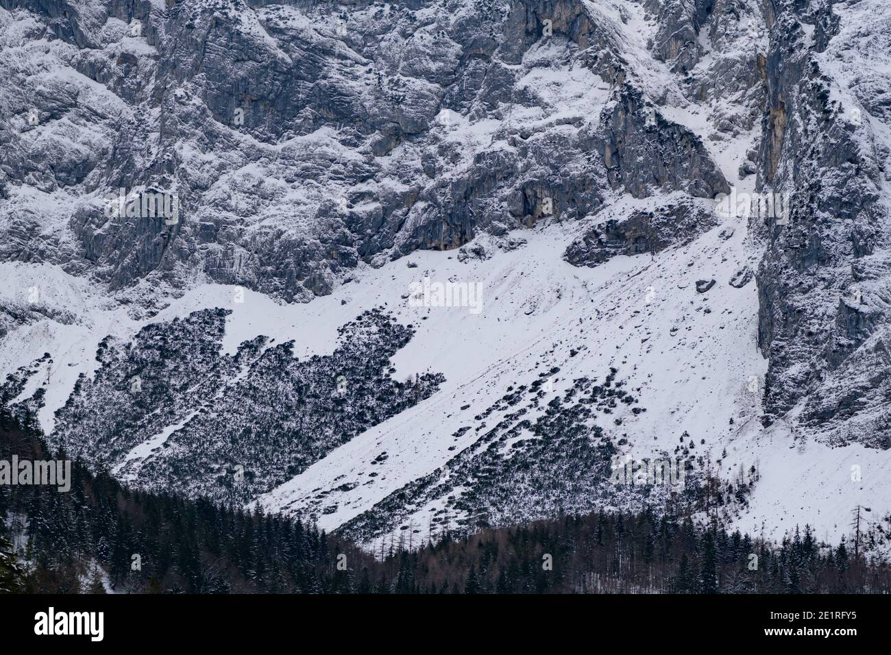 montagnes près du lac langbathsee dans la région autrichienne supérieure salzkammergut Banque D'Images
