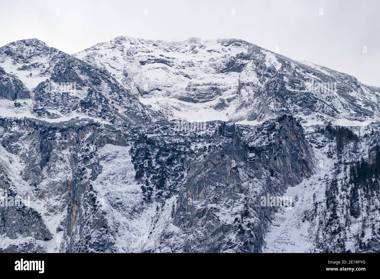 montagnes près du lac langbathsee dans la région autrichienne supérieure salzkammergut Banque D'Images