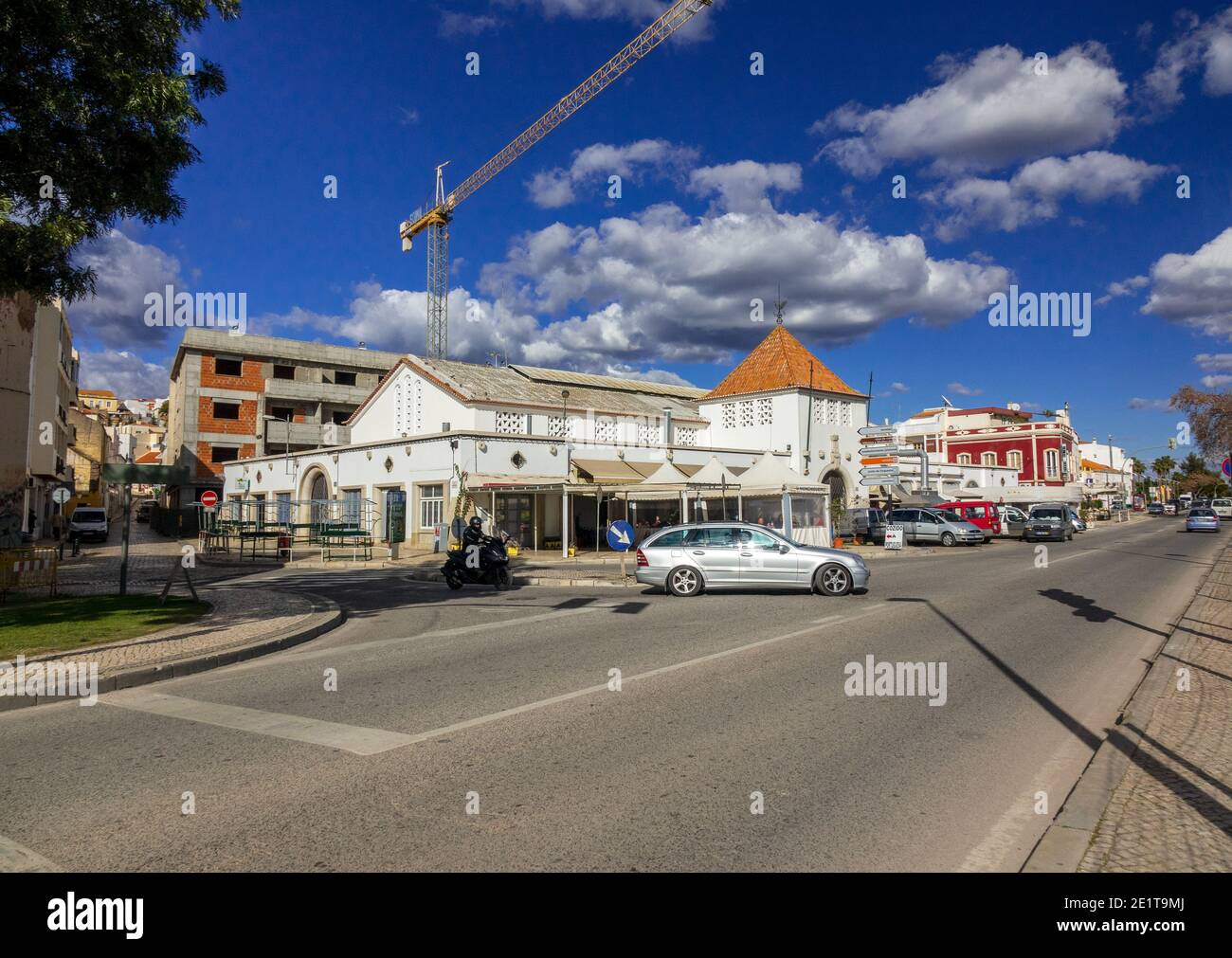 Silves Municipal Market Building travaux de construction et d'extérieur avec le bras-support Crane Silves Algarve Portugal Banque D'Images