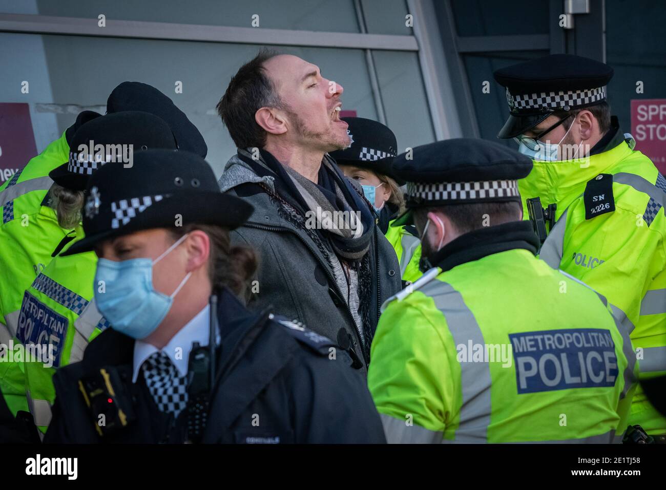 Coronavirus: Des arrestations sont effectuées au cours d'une tentative de rassemblement anti-verrouillage à Clapham Common contre les restrictions actuelles du gouvernement COVID19, Royaume-Uni. Banque D'Images