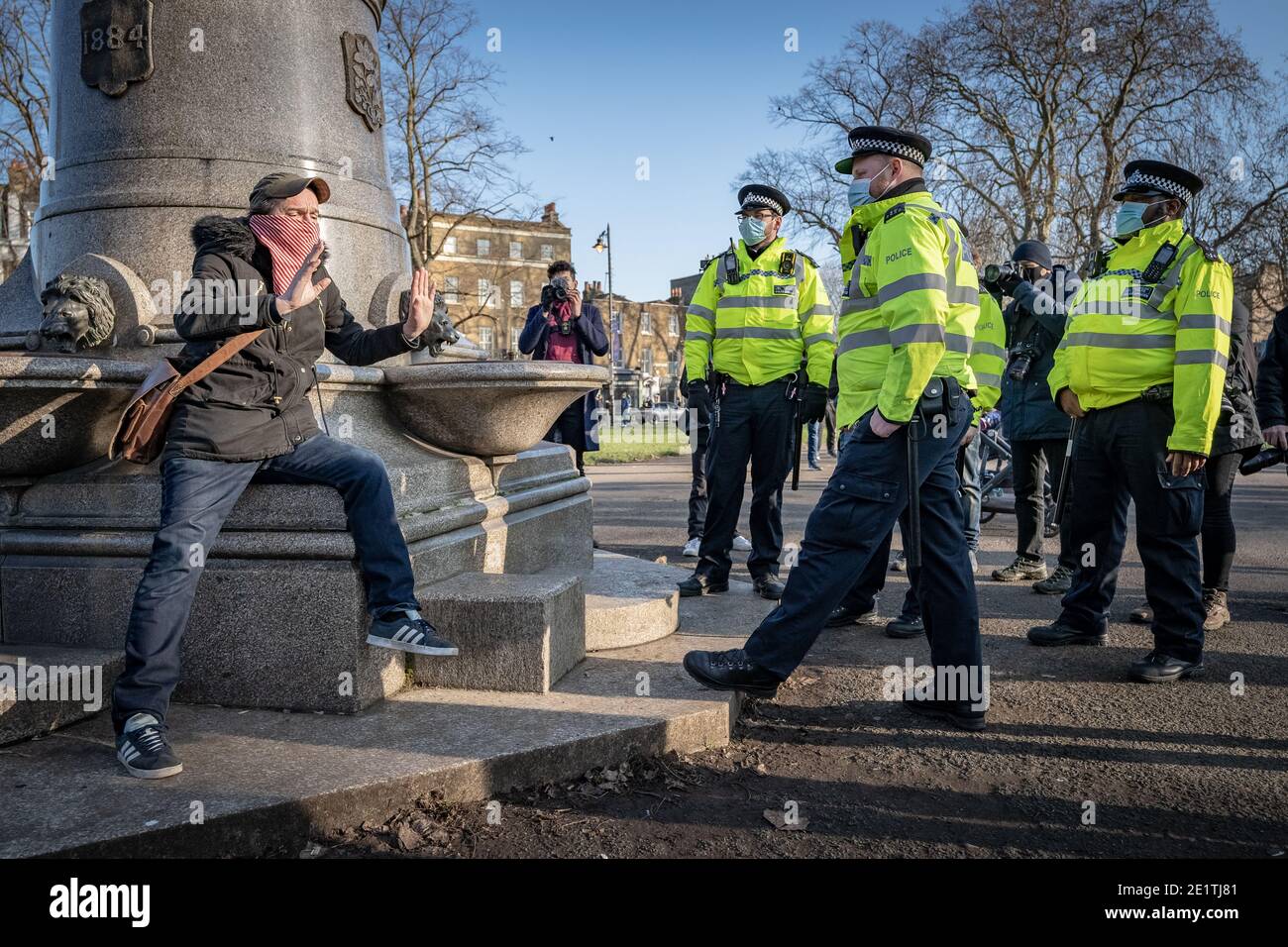 Coronavirus: Des arrestations sont effectuées au cours d'une tentative de rassemblement anti-verrouillage à Clapham Common contre les restrictions actuelles du gouvernement COVID19, Royaume-Uni. Banque D'Images