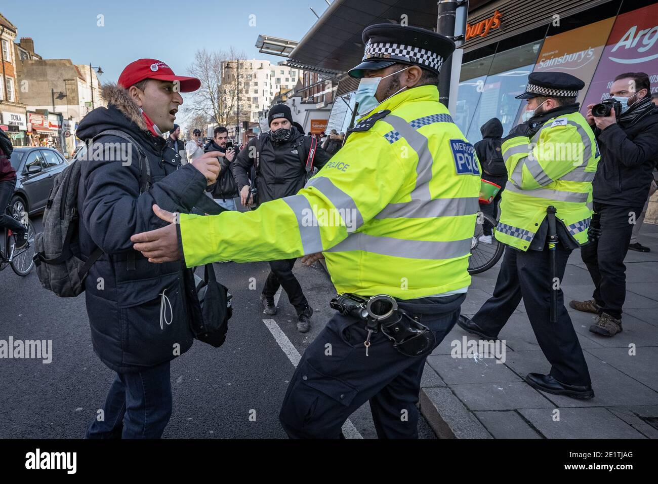 Coronavirus: Des arrestations sont effectuées au cours d'une tentative de rassemblement anti-verrouillage à Clapham Common contre les restrictions actuelles du gouvernement COVID19, Royaume-Uni. Banque D'Images