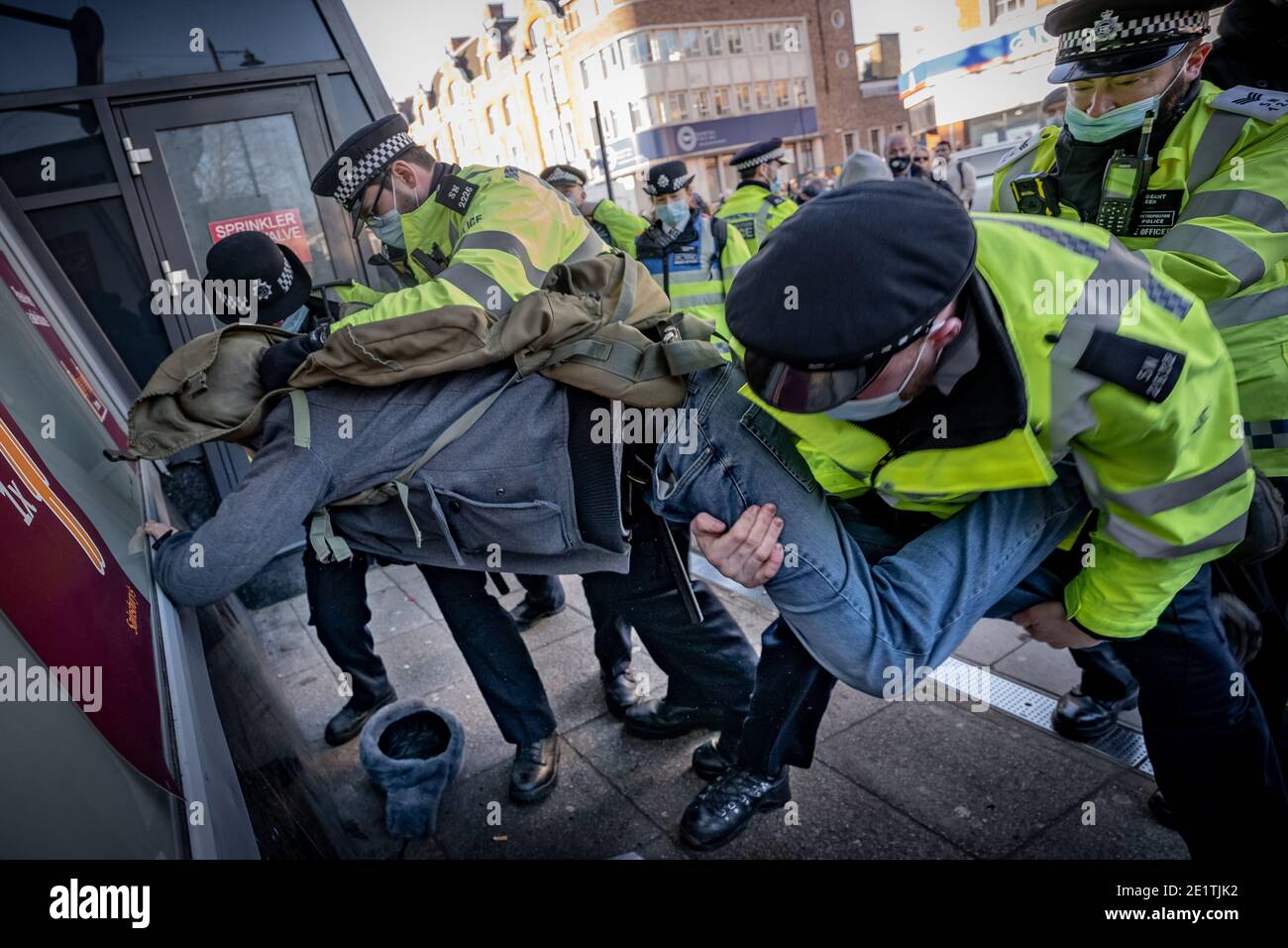 Coronavirus: Des arrestations sont effectuées au cours d'une tentative de rassemblement anti-verrouillage à Clapham Common contre les restrictions actuelles du gouvernement COVID19, Royaume-Uni. Banque D'Images