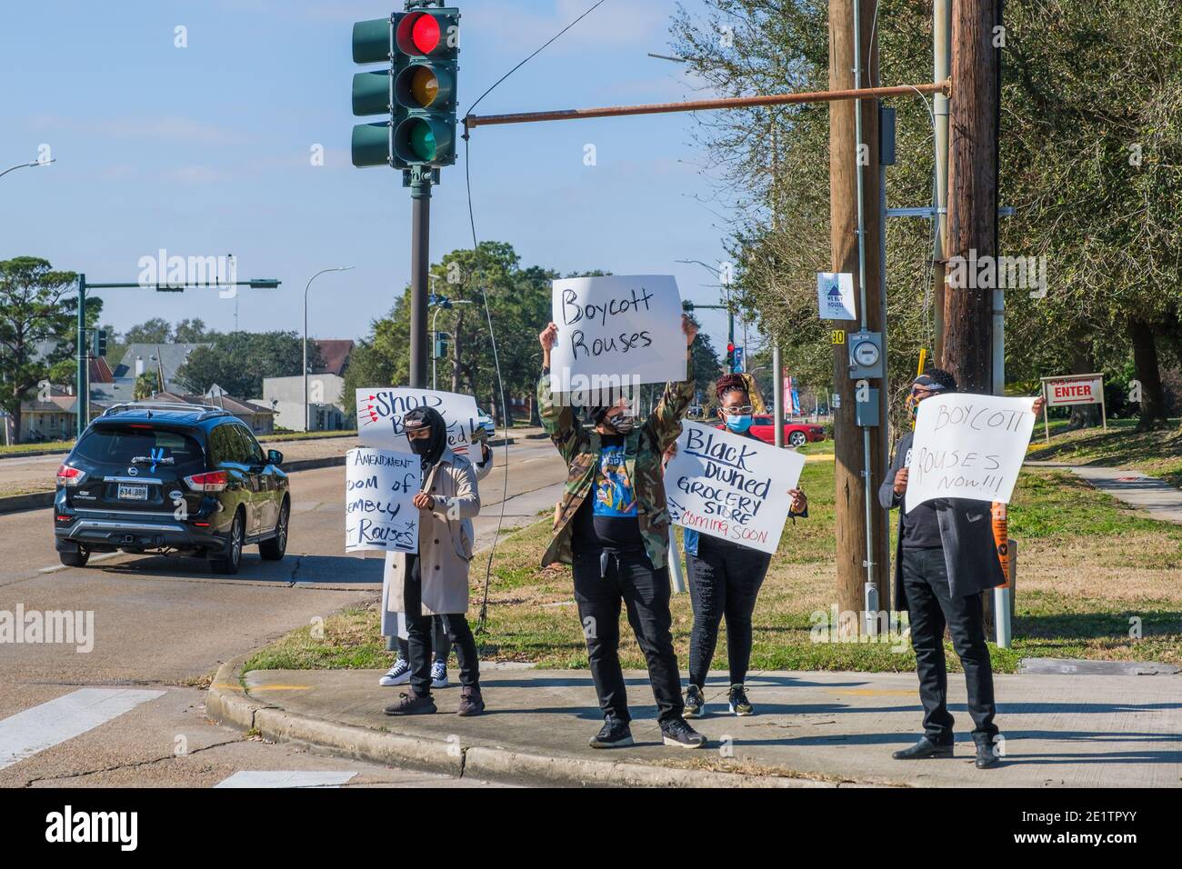 LA NOUVELLE-ORLÉANS, LA - 9 JANVIER 2021 : les manifestants de Gentilly appellent au boycott de la chaîne d'épicerie de Rouse après que le propriétaire ait assisté au rallye de Trump s'est transformé en émeute Banque D'Images