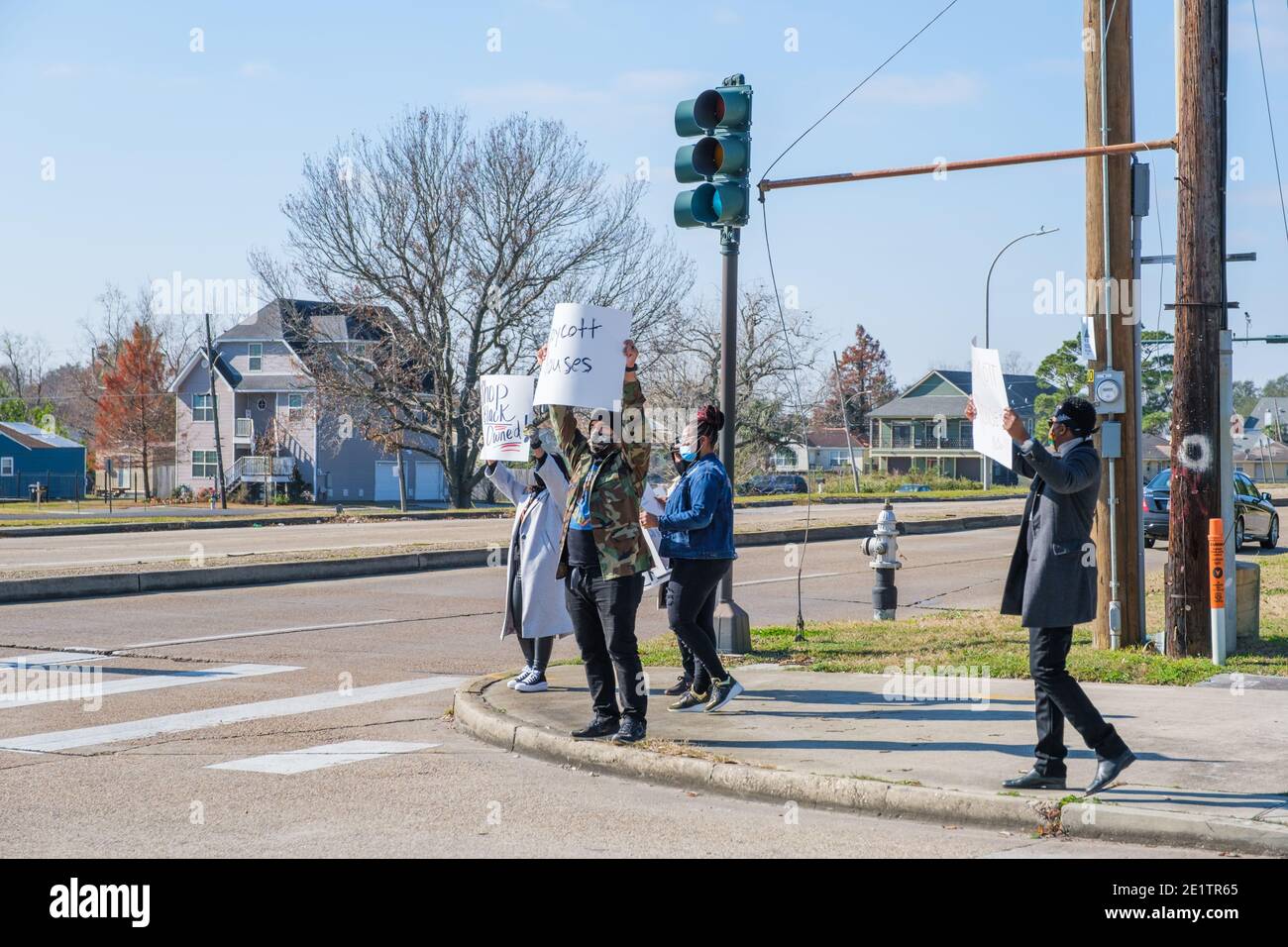 LA NOUVELLE-ORLÉANS, LA - le 9 JANVIER 2021 : des manifestants à Gentilly appellent au boycott des épiceries de Rouse après que le propriétaire ait assisté au rassemblement de Trump à D.C, Banque D'Images