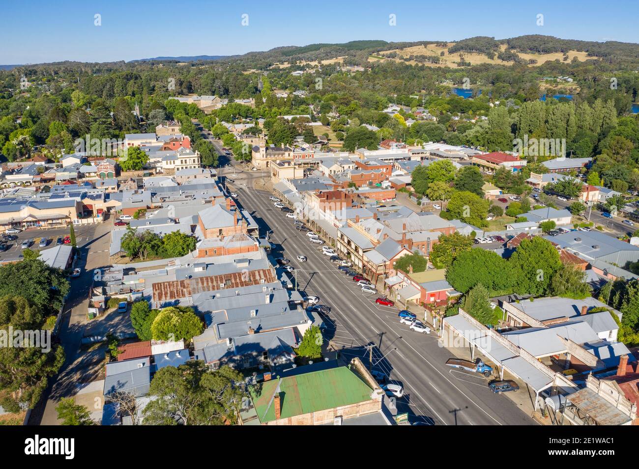 Vue aérienne de la principale rue commerçante de Beechworth, Victoria, Australie Banque D'Images