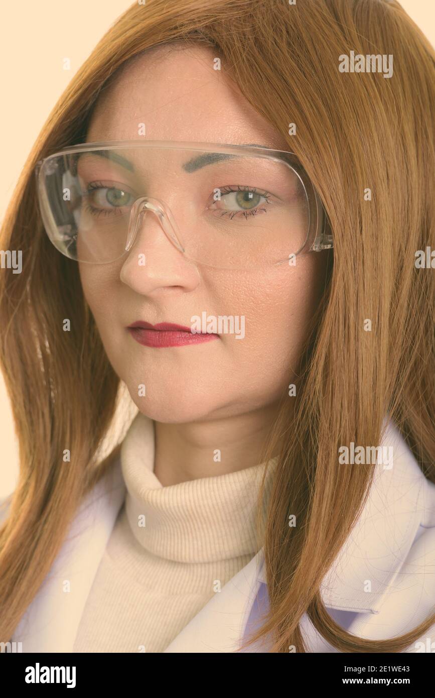 Portrait de visage de femme médecin portant des lunettes Banque D'Images