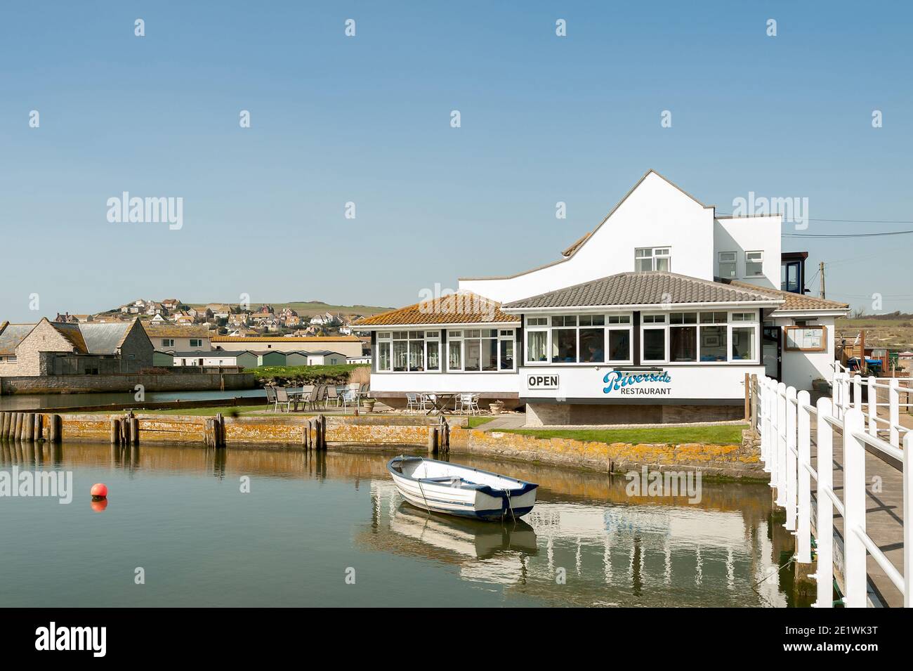 BRIDPORT, DEVON, Royaume-Uni - 19 MARS 2009 : vue extérieure du restaurant Riverside à West Bay Banque D'Images