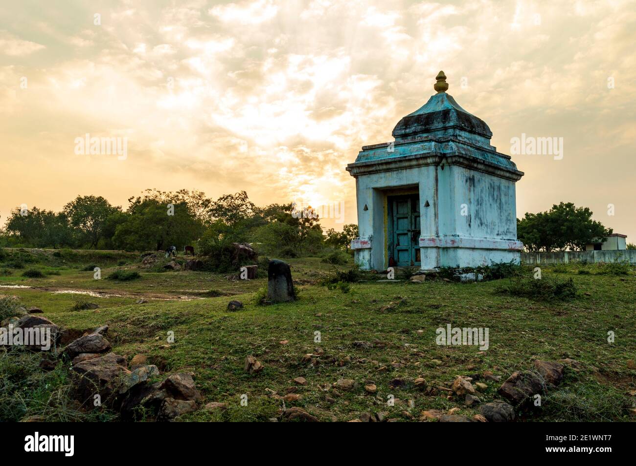 Un temple est un bâtiment réservé aux rituels et activités religieux ou spirituels comme la prière et le sacrifice. Banque D'Images