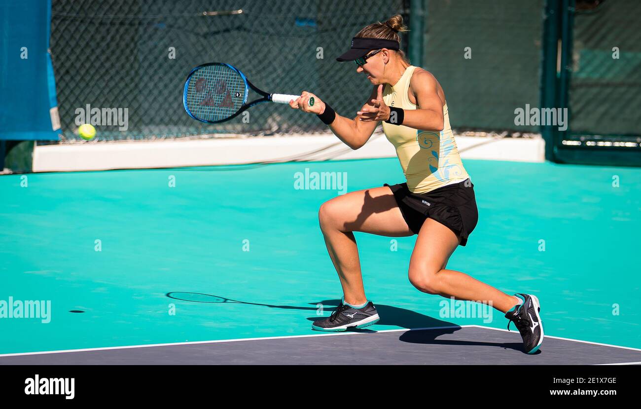 Nicole Melichar des États-Unis jouant en double au tournoi de tennis WTA  2021 ouvert à Abu Dhabi 2021 le 9 janvier 500 à Abu Dhabi, Émirats arabes  Unis - photo Rob Prange /