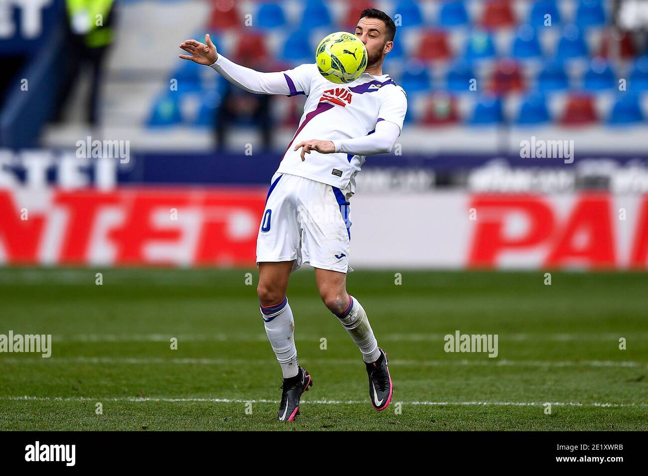 VALENCE, ESPAGNE - JANVIER 10: EDU Exposito de SD Eibar pendant le match de la Liga Santander entre Levante UD et SD Eibar à Estadi Ciutat de Valencia Banque D'Images