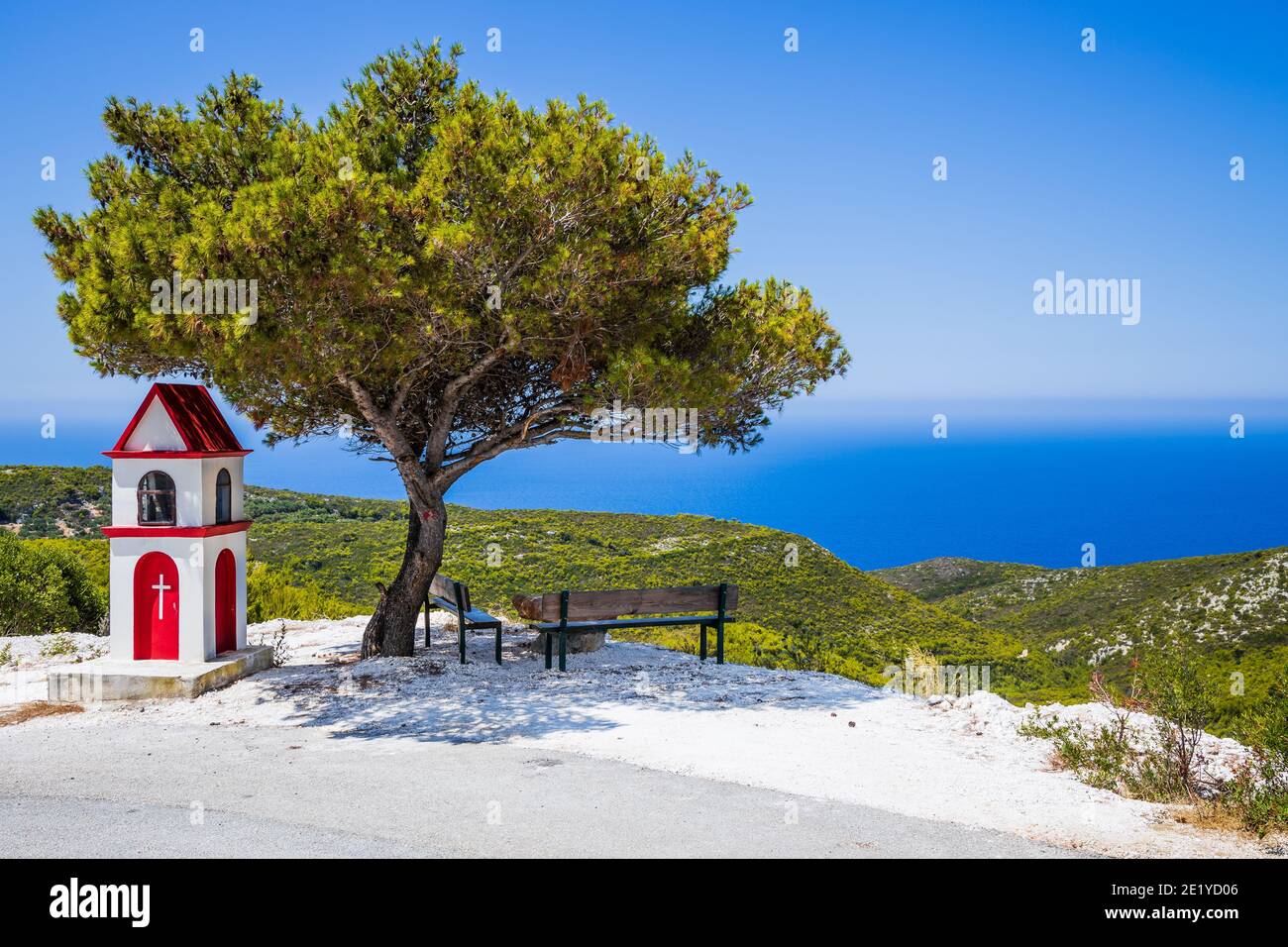 Zakynthos, Grèce. Point d'observation avec banc et arbre. Banque D'Images