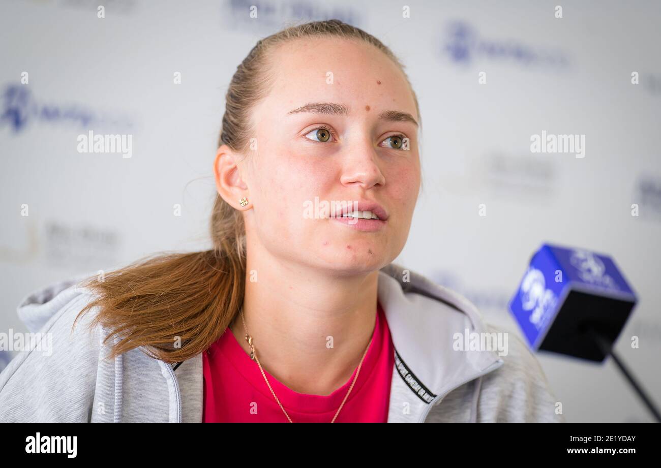Elena Rybakina, du Kazakhstan, parle aux médias après son troisième tour de match à Abu 2021 Dhabi WTA Women's tennis Open WTA 500 le 10 janvier 2021 à Abu Dhabi, Émirats arabes Unis - photo Rob Prange / Espagne DPPI / DPPI / LM Banque D'Images