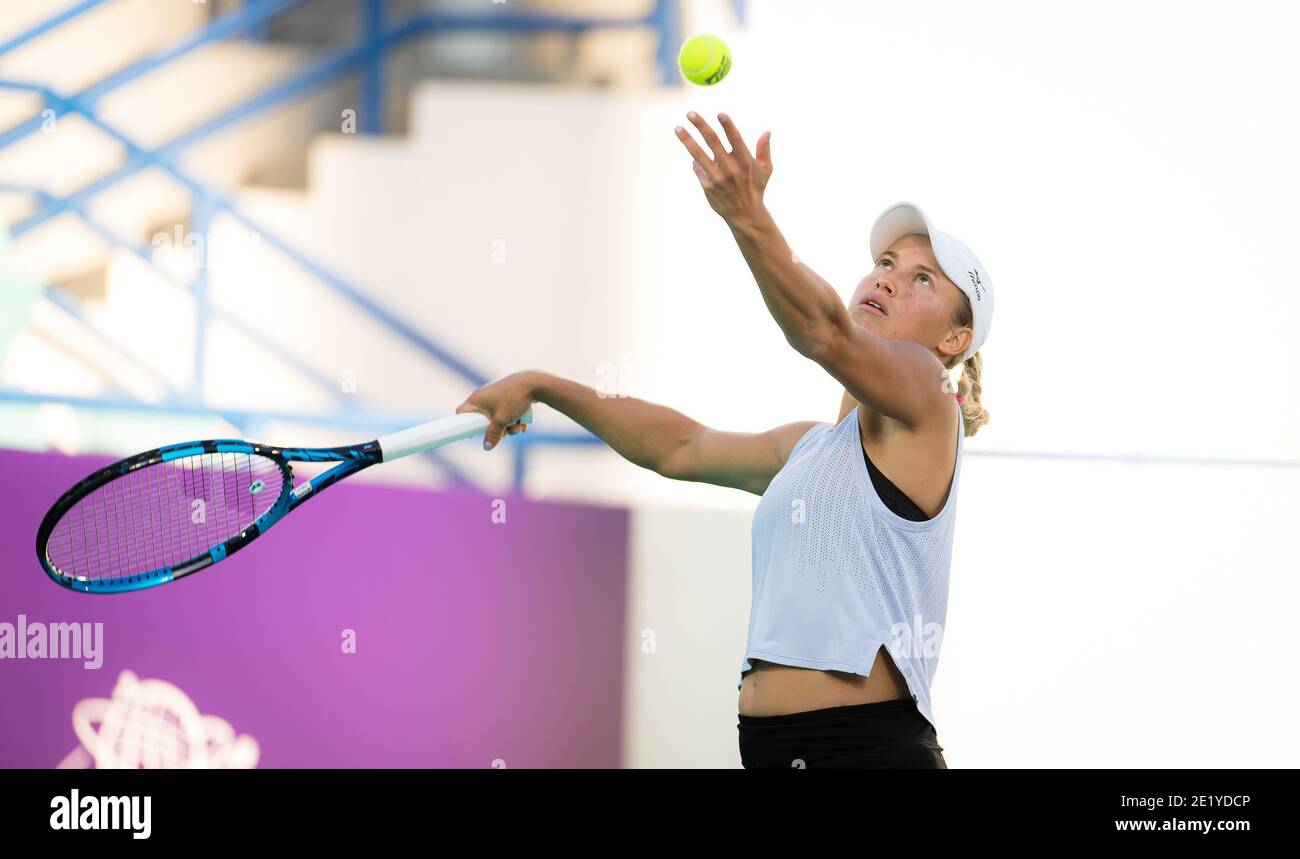 Yulia Putintseva, du Kazakhstan, en action contre Sofia Kenin, des États-Unis, lors de son troisième tour de match au 2021 tournoi WTA Women&#039;s tennis Open WTA 500 d'Abu Dhabi, le 10 janvier 2021 à Abu Dhabi, Emirats Arabes Unis - photo Rob Prange / Espagne DPPI / DPPI / LM Banque D'Images