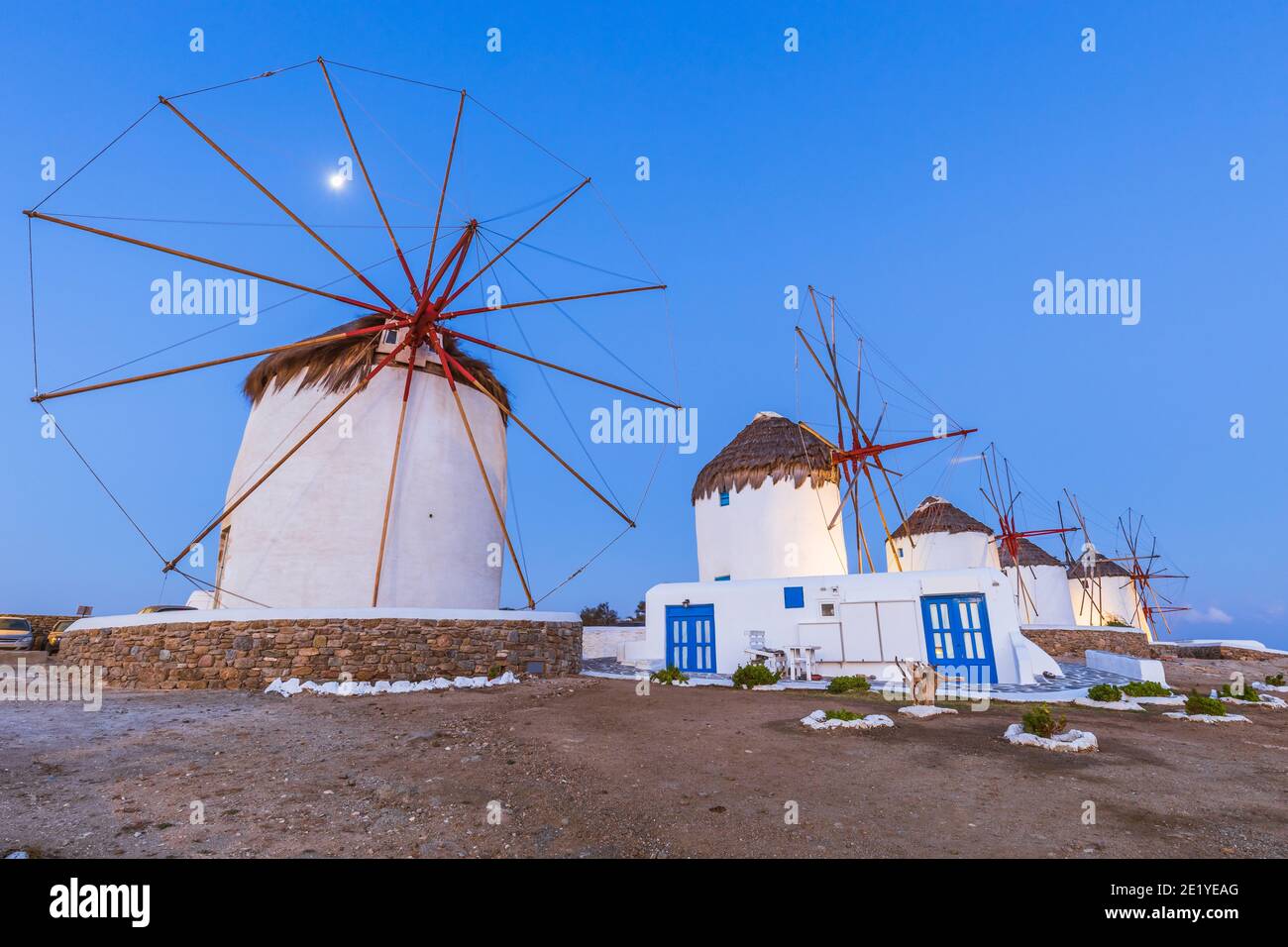 Mykonos, Grèce. Moulins à vent grecs traditionnels sur l'île de Mykonos, Cyclades. Banque D'Images