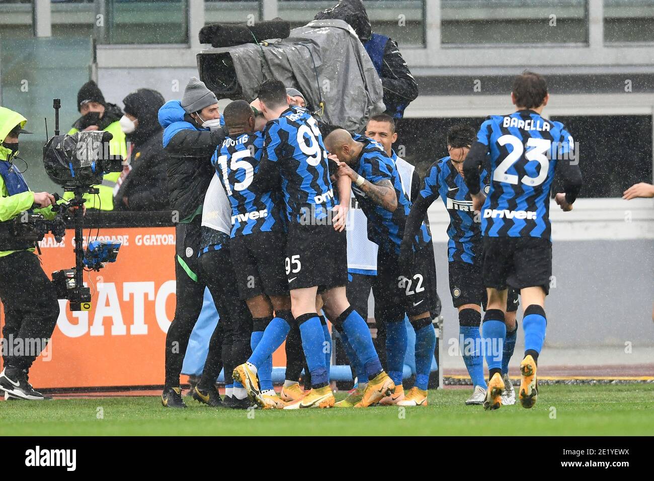 Rome, Italie. 10 janvier 2021. ROME, ITALIE - janvier 10 : Milan Skriniar (37) du FC International Milan célèbre après avoir marquant un but lors de la série italienne UN match de football entre AS Roma et FC International Milan au Stadio Olimpico le 10 janvier 2021 à Rome Italie/LiveMedia Credit: Claudio Pasquazi/LPS/ZUMA Wire/Alamy Live News Banque D'Images