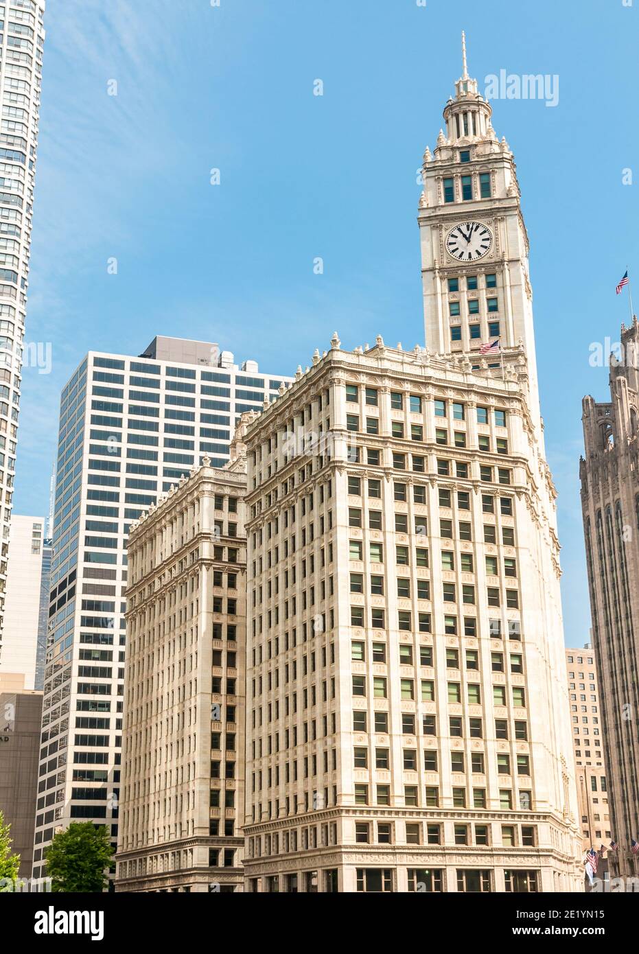 Chicago, Illinois, États-Unis - 24 août 2014 : vue sur le Wrigley Building, est un gratte-ciel situé directement de l'autre côté de Michigan Avenue dans le centre-ville de Chicago. Banque D'Images